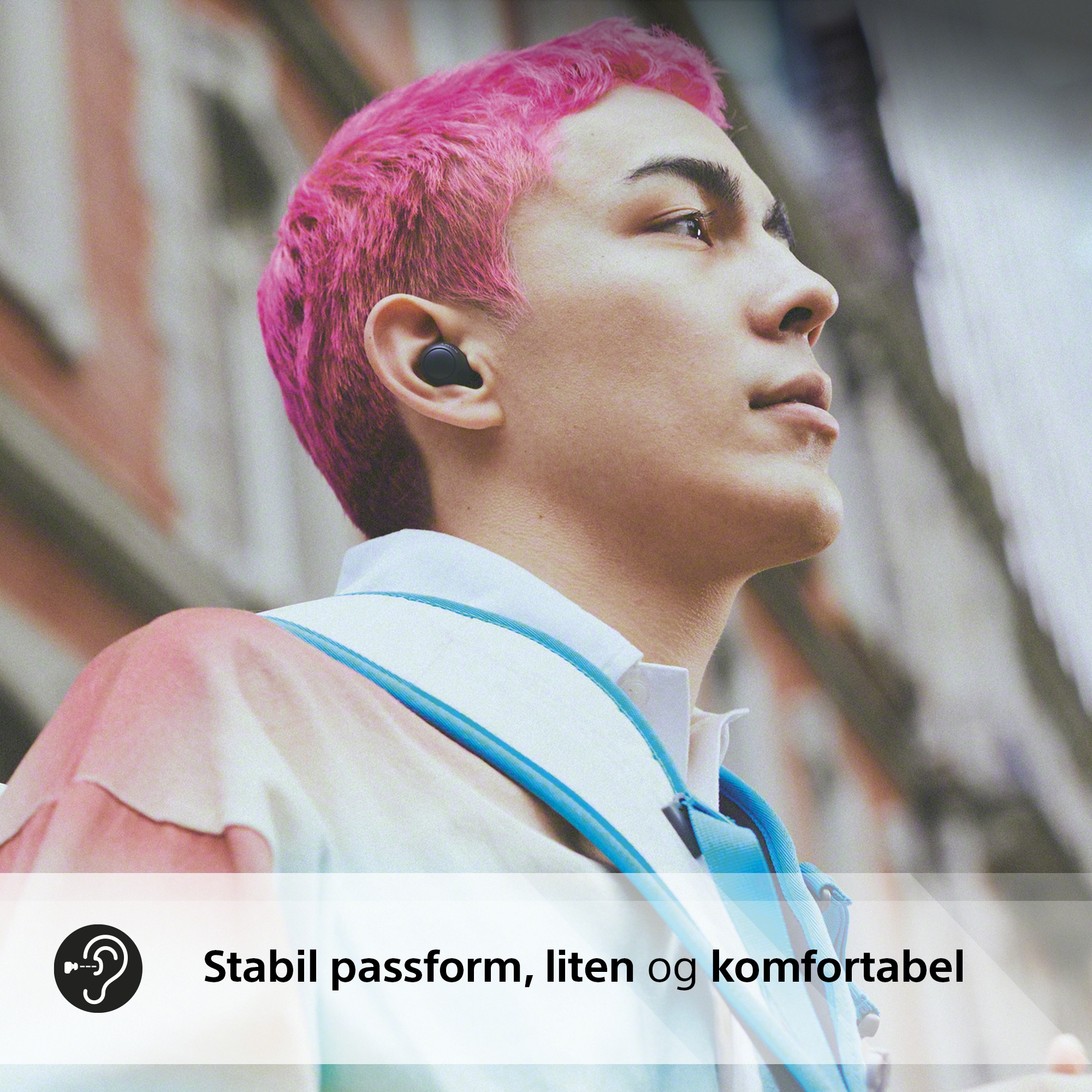 Gutt med rosa hår som bruker Sony WF-C700-ørepropper og teksten Stabil passform, liten og komfortabel