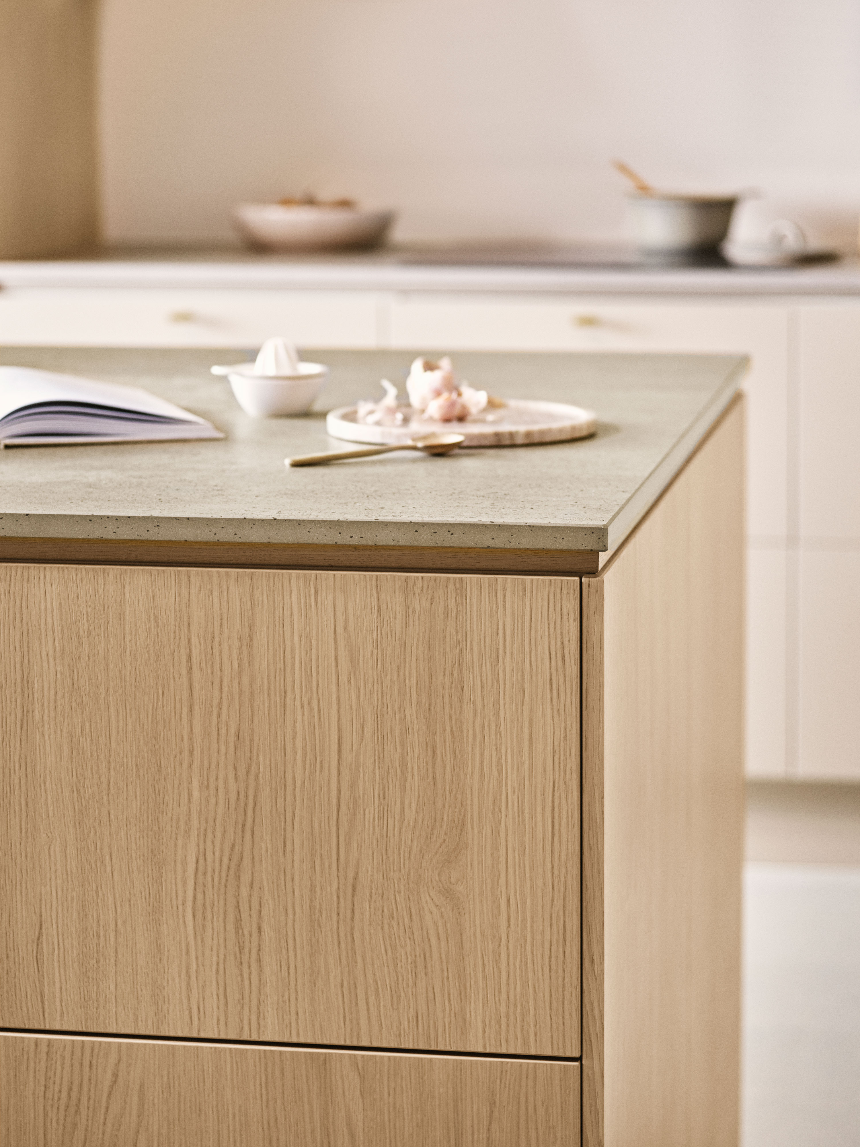 Wooden Epoq Edge Natural Oak and Trend Greige kitchen detail picture