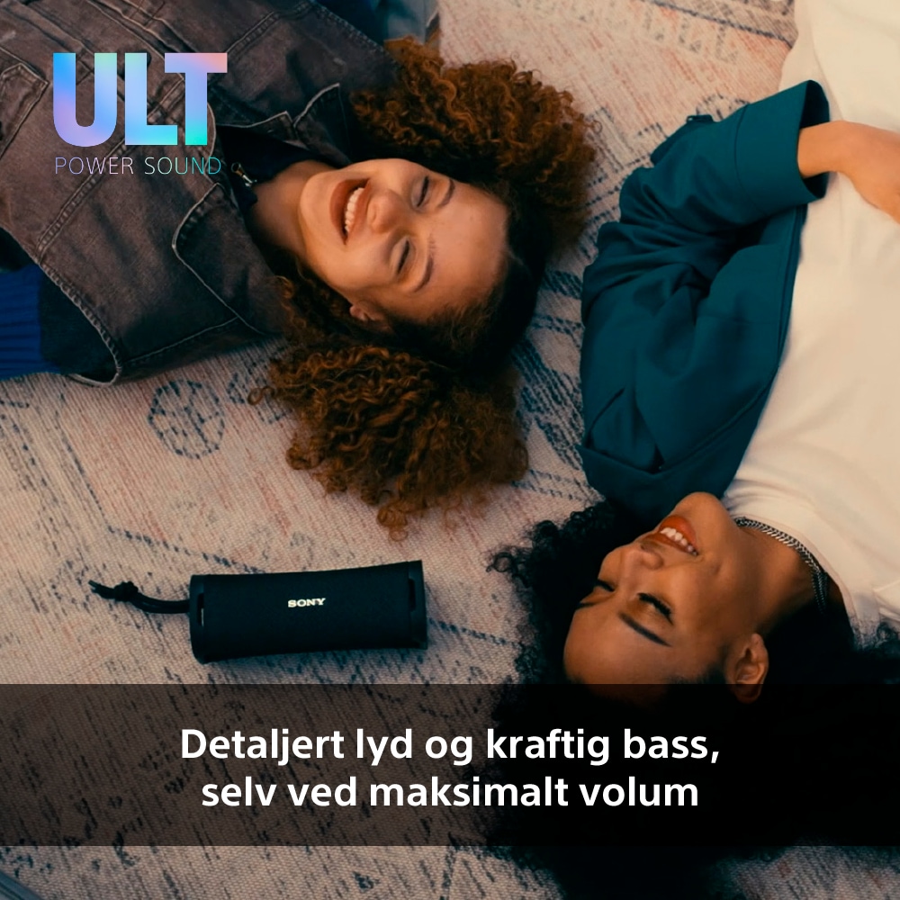 Sony ULT FIELD 1 i mellom to jenter på gulv og teksten Detaljert lyd og kraftig bann, selv ved maksimalt volum