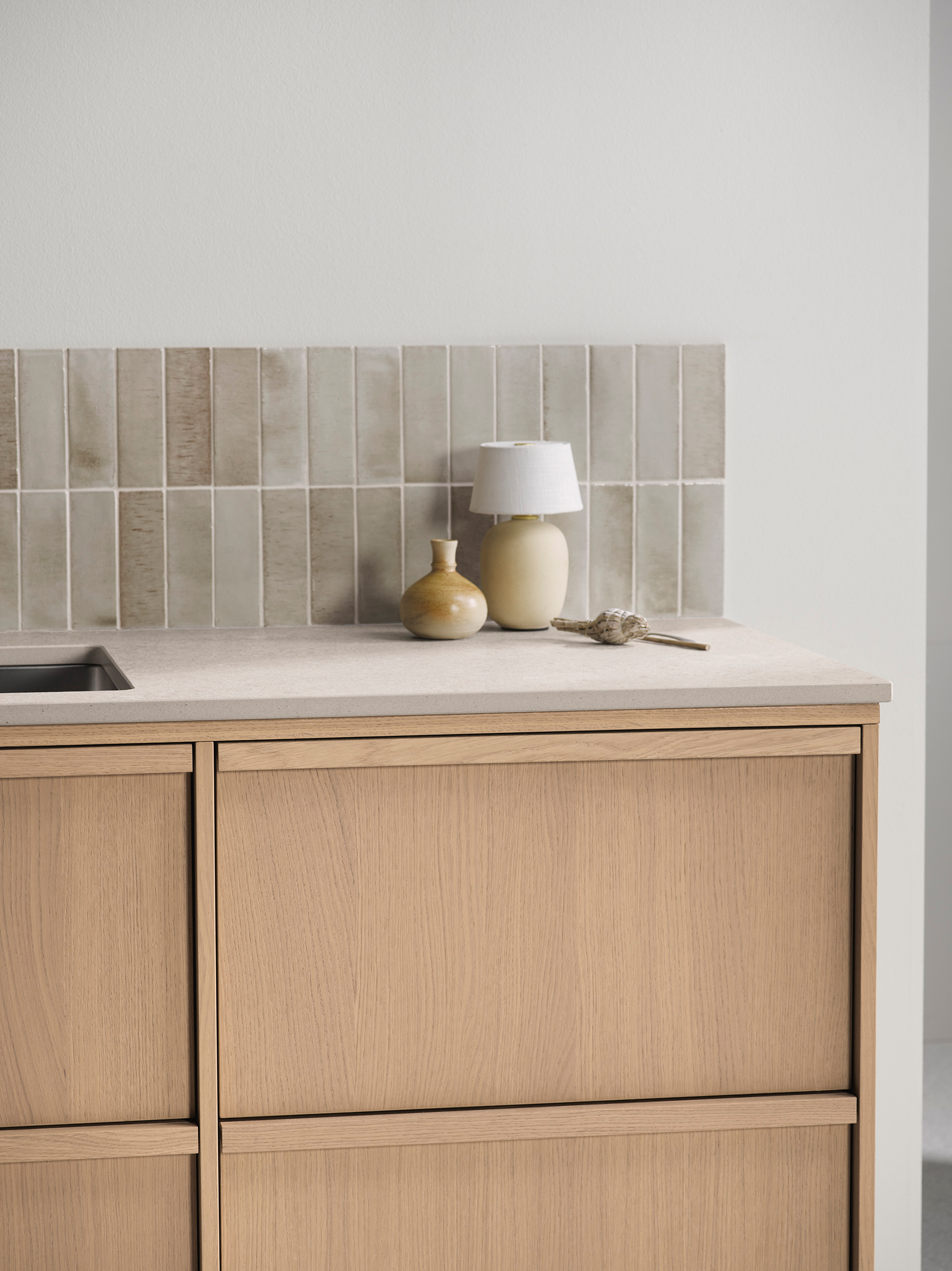 Epoq Contour naturlig tre kjøkken med lys topp