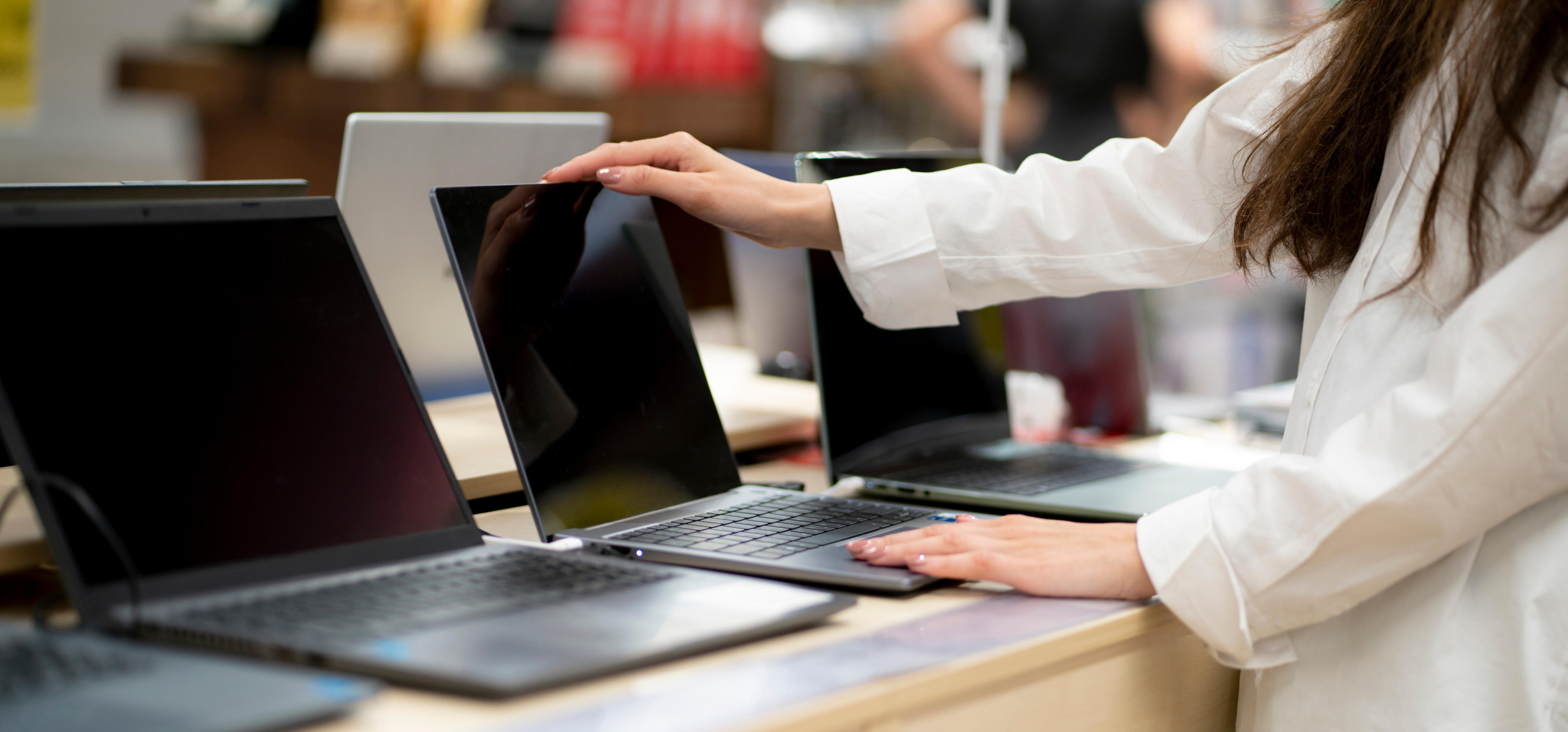 Computersalg Butik Slik finner du en god, billig bærbar PC! | Elkjøp