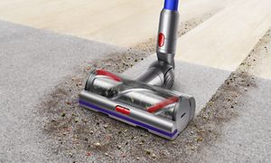 Dyson V11-støvsuger som fjerner skitt