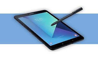 Samsung nettbrett på blå og hvit bakgrunn