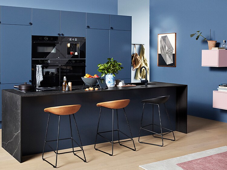 Trend Blue Grey - Blått og sort kjøkken med kjøkkenøy
