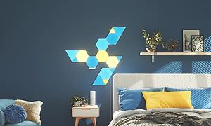 blå og hvit Nanoleaf i et blått soverom