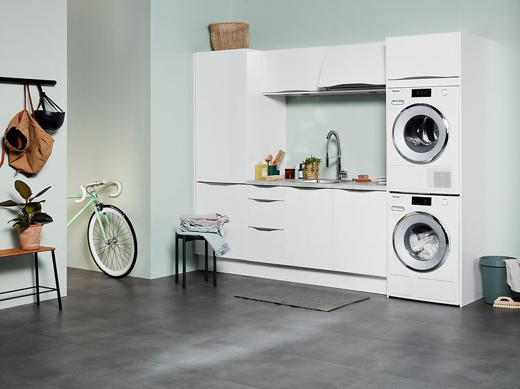 Epoq Gloss White vaskerom med vaskemaskin og tørketrommel