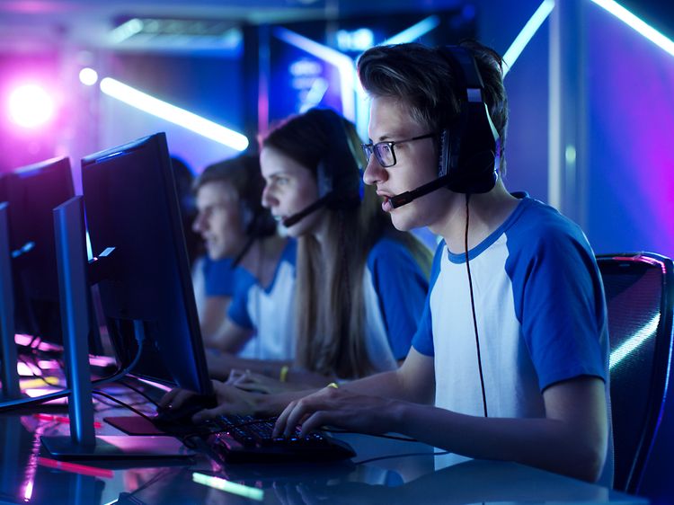 Esport-lag som spiller under et gamingstevne