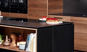 Sort dekton benkeplate på kjøkkenøy