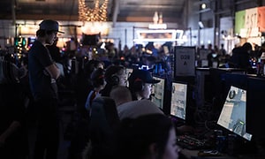 Mange gamere på et gaming-event