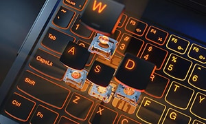 nærbilde av tastaturet på en Lenovo Legion laptop
