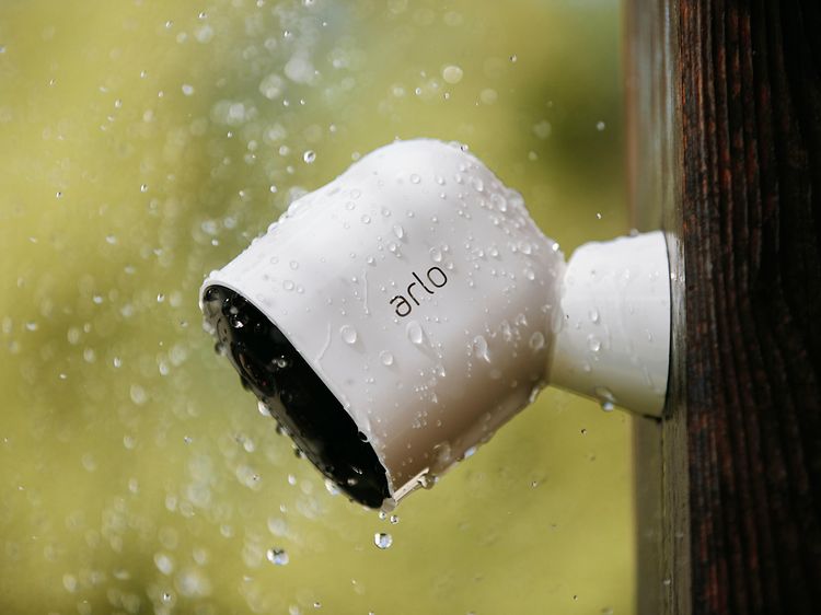 Arlo-Pro3 i regnet