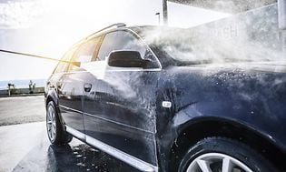 Høytrykksvask av bilen
