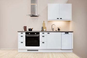 White EPOQ Viva kitchen in an open kitchen solution with integrated oven and cooker hood