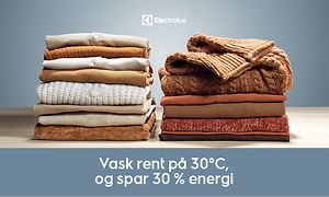 to hauger med klær med tekst på norsk i forgrunnen
