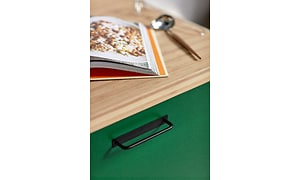 Epoq Trend Green Envy kjøkken med benkeplate i bambus med åpen kokebok