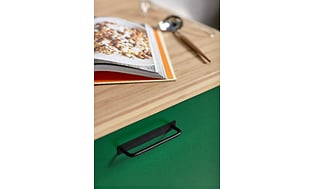 Epoq Trend Green Envy kjøkken med benkeplate i bambus med åpen kokebok