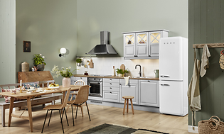 Epoq Heritage Light Grey åpen kjøkkenløsning med god plas til spisebord