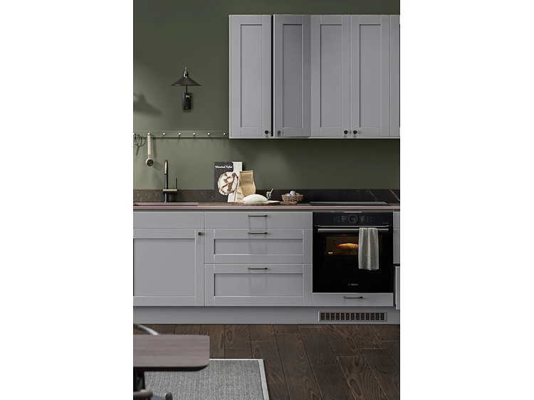 Epoq Shaker Steel Grey kjøkken mot olivengrønn vegg