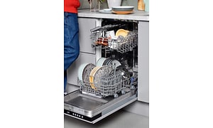 Epoq Integra Steel Grey kjøkken med åpen smal oppvaskmaskin