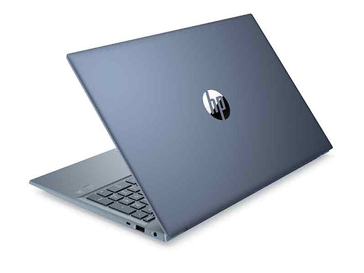 HP Pavilion 15 sett skrått bakfra