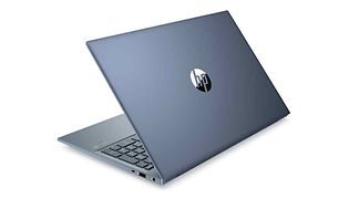 HP Pavilion 15 sett skrått bakfra