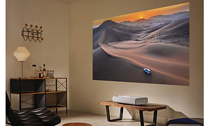 En Samsung The Premiere TV på en vegg