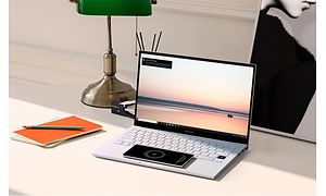Samsung Galaxy Book Ion på bord