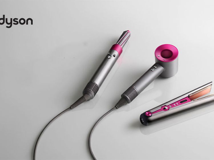 Dyson hårpleieprodukter mot grå bakgrunn