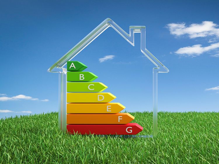 Illustrasjon av hus med energimerking fra a til g