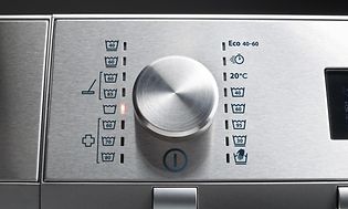 Nærbilde av Electrolux myPRO vaskemaskin sitt kontrollpanel.