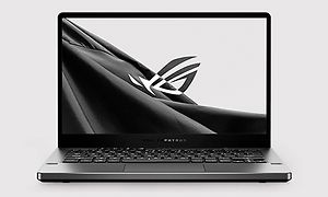 ROG Zephyrus G14 bærbar gaming-PC sett forfra, med logoen synlig på skjermen.