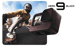 GoPro Hero 9 Black foran en skateboarder på en vei