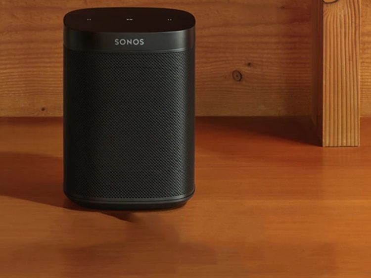 Sonos høyttaler på gulv