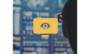 Siluett av en person foran en skjerm og et gult Dark Web-symbol oppå