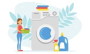 En illustrasjon av en kvinne som bærer en kurv med skittentøy ved siden av en vaskemaskin