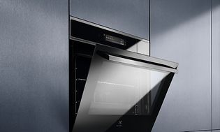 Stekeovn med innebygget steketermometer fra Electrolux 161259