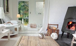 Hyttestue med peis