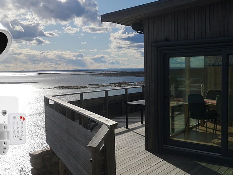 Hytte med sikkerhetskamera, smart lås og overvåking i app