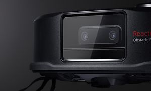 Nærbilde av en Roborick S6 Max V på sort bakgrunn