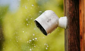 Pro3-kamera på vegg i regnet