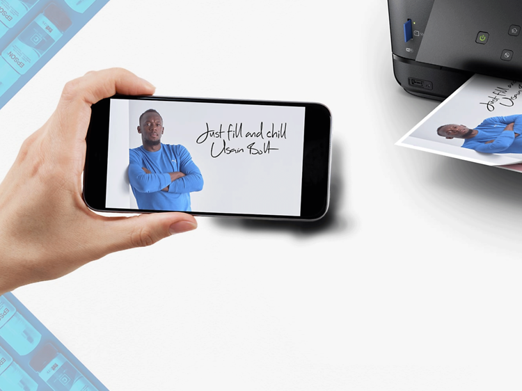 Et bilde av Usain Bolt skrives ut via en mobiltelefon