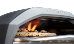 Pizza i en pizzaovn