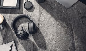 Jabra Evolve2 85 på kontorpult