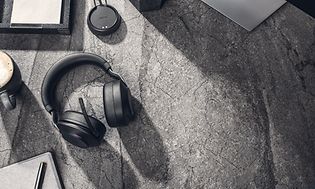 Jabra Evolve2 85 på kontorpult