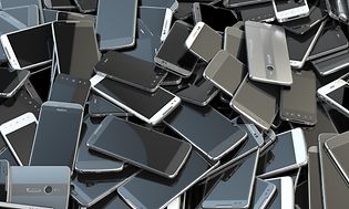 Haug med brukte mobiltelefoner - kan gjenvinnes