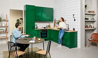 Epoq Trend Green Envy kjøkken med benkeplate i oljet bambus
