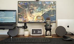 Blue Yeti X World of Warcraft Edition streaming microphone foran en skjerm