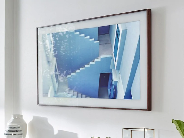 The Frame TV henger på vegg