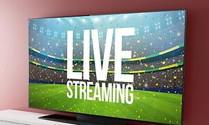 TV skjerm med fotballstadion og teksten Live Streaming