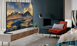 stor tv med fjellandskap på skjermen i moderne stue